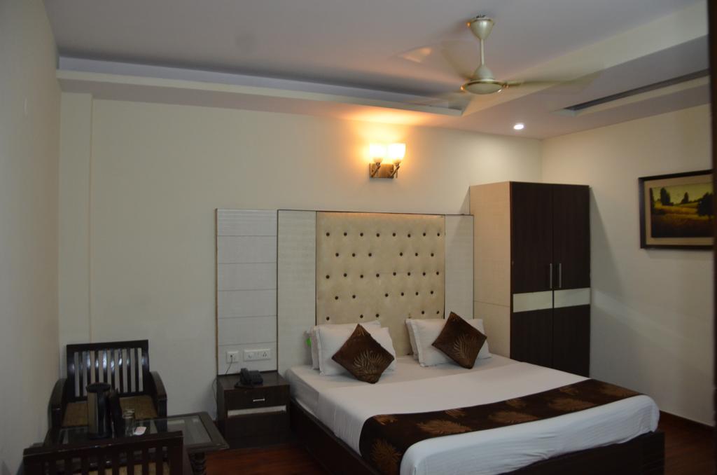 Hotel Milan Deluxe New Delhi Exterior foto