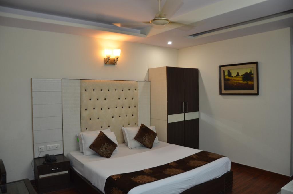 Hotel Milan Deluxe New Delhi Exterior foto