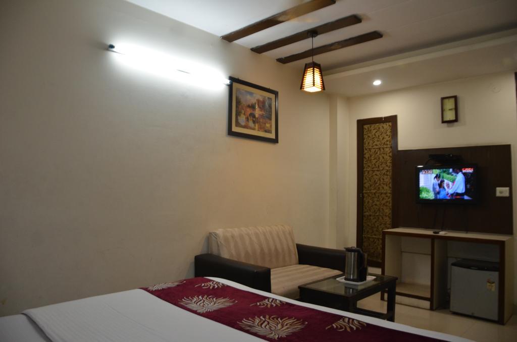 Hotel Milan Deluxe New Delhi Exterior foto