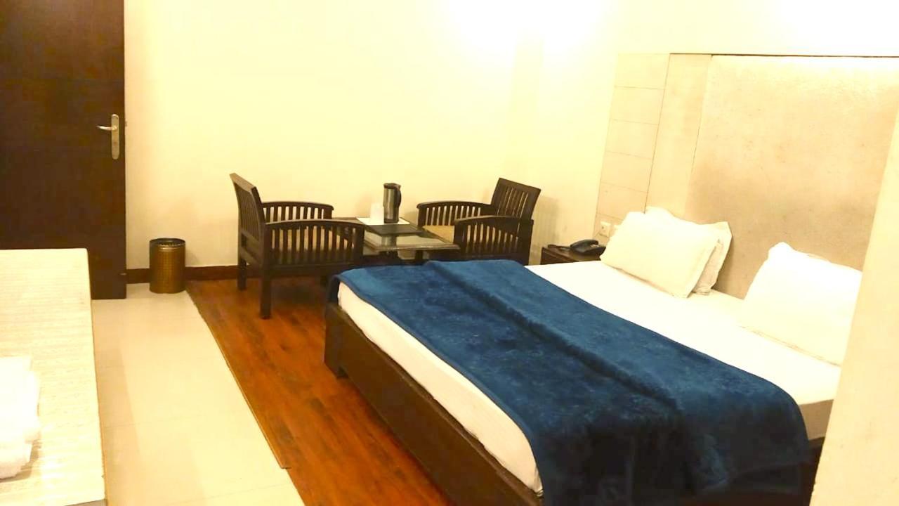 Hotel Milan Deluxe New Delhi Exterior foto