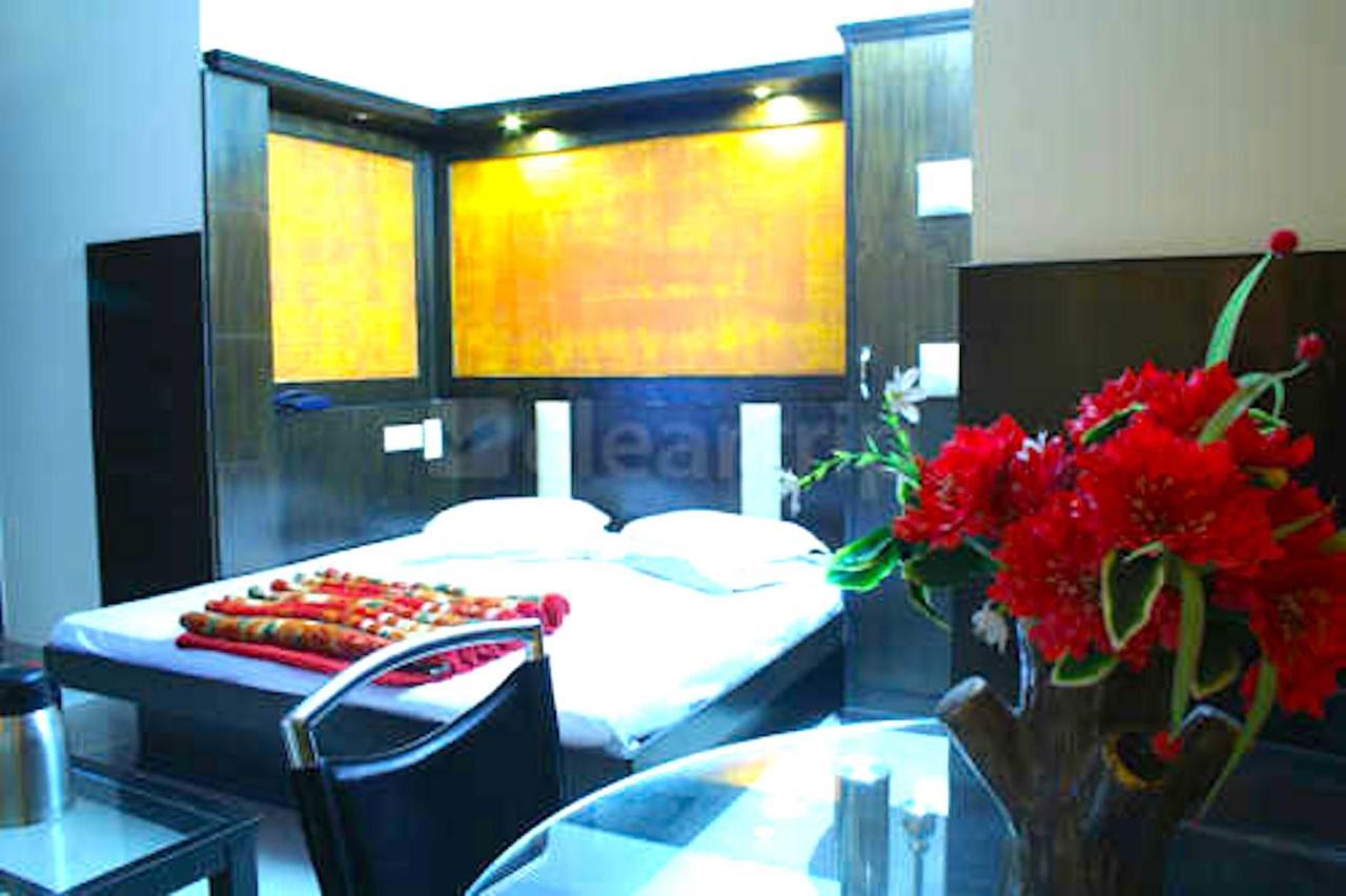 Hotel Milan Deluxe New Delhi Exterior foto
