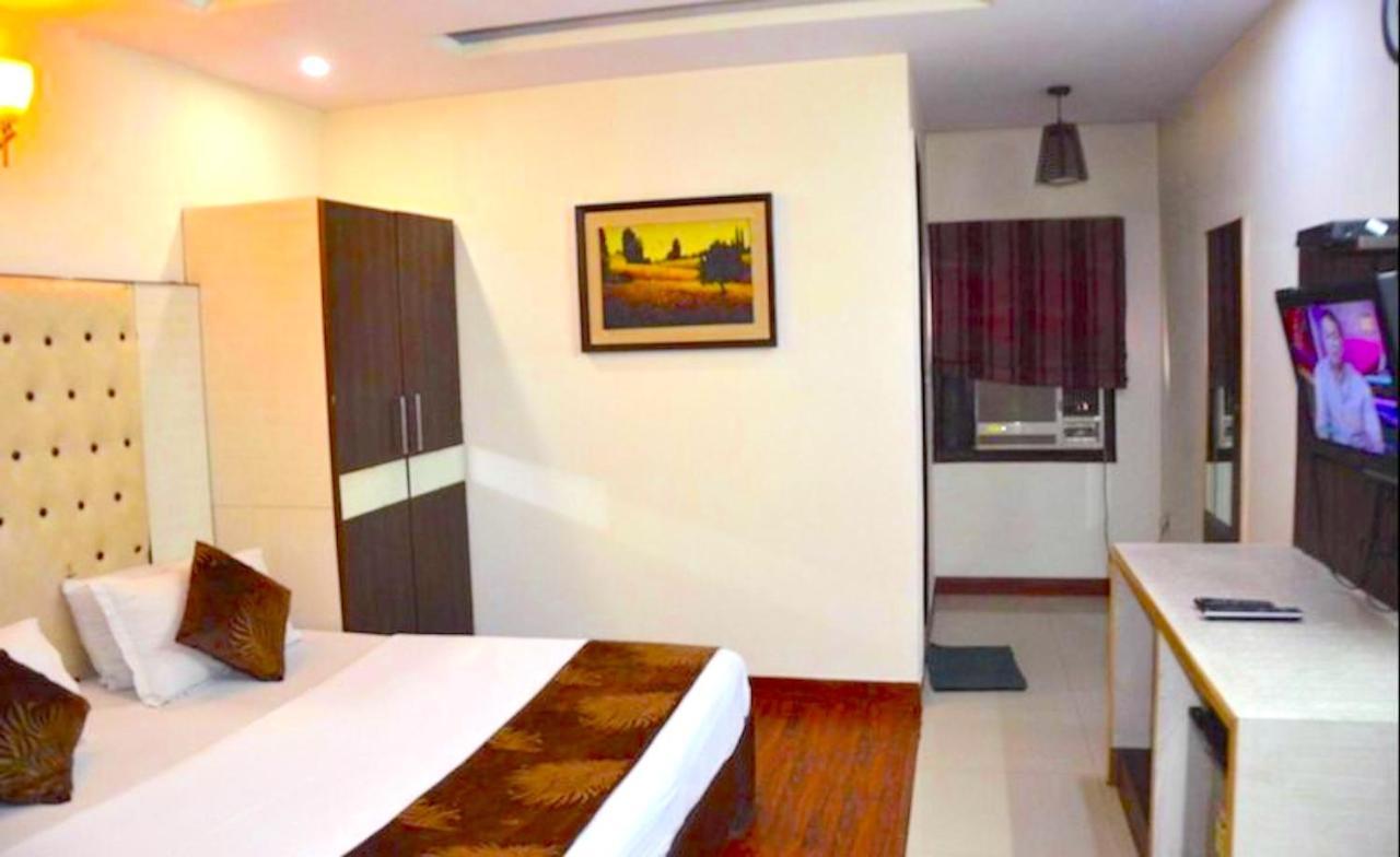 Hotel Milan Deluxe New Delhi Exterior foto