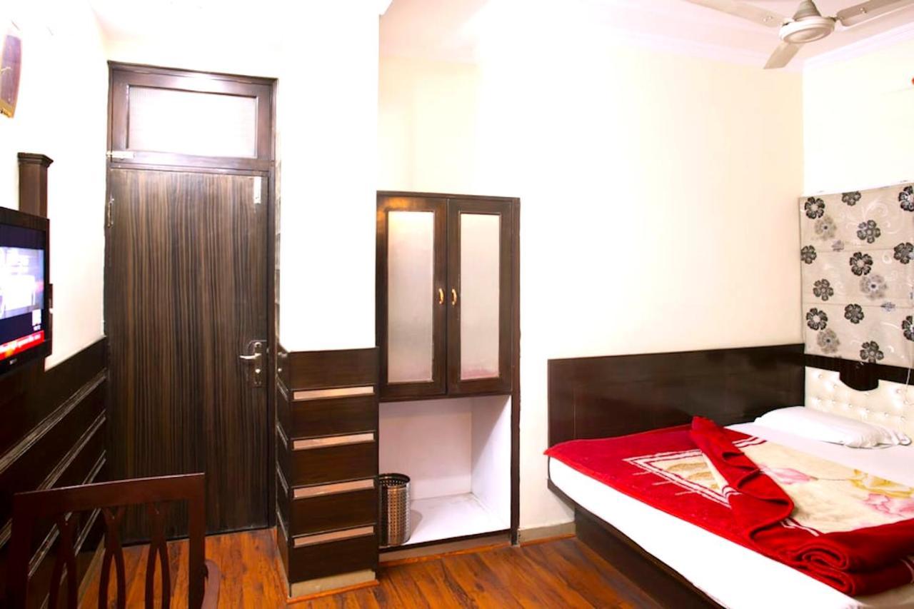Hotel Milan Deluxe New Delhi Exterior foto
