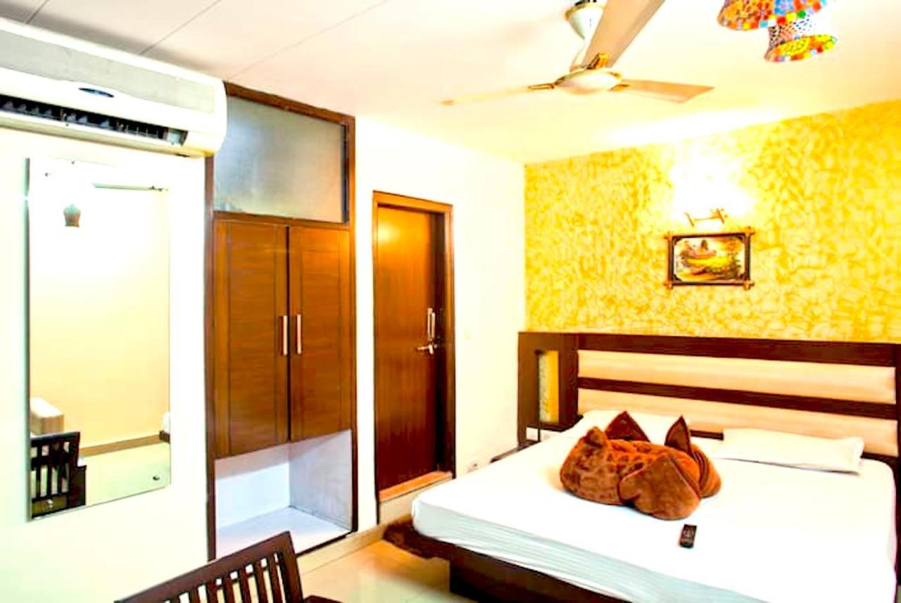 Hotel Milan Deluxe New Delhi Exterior foto